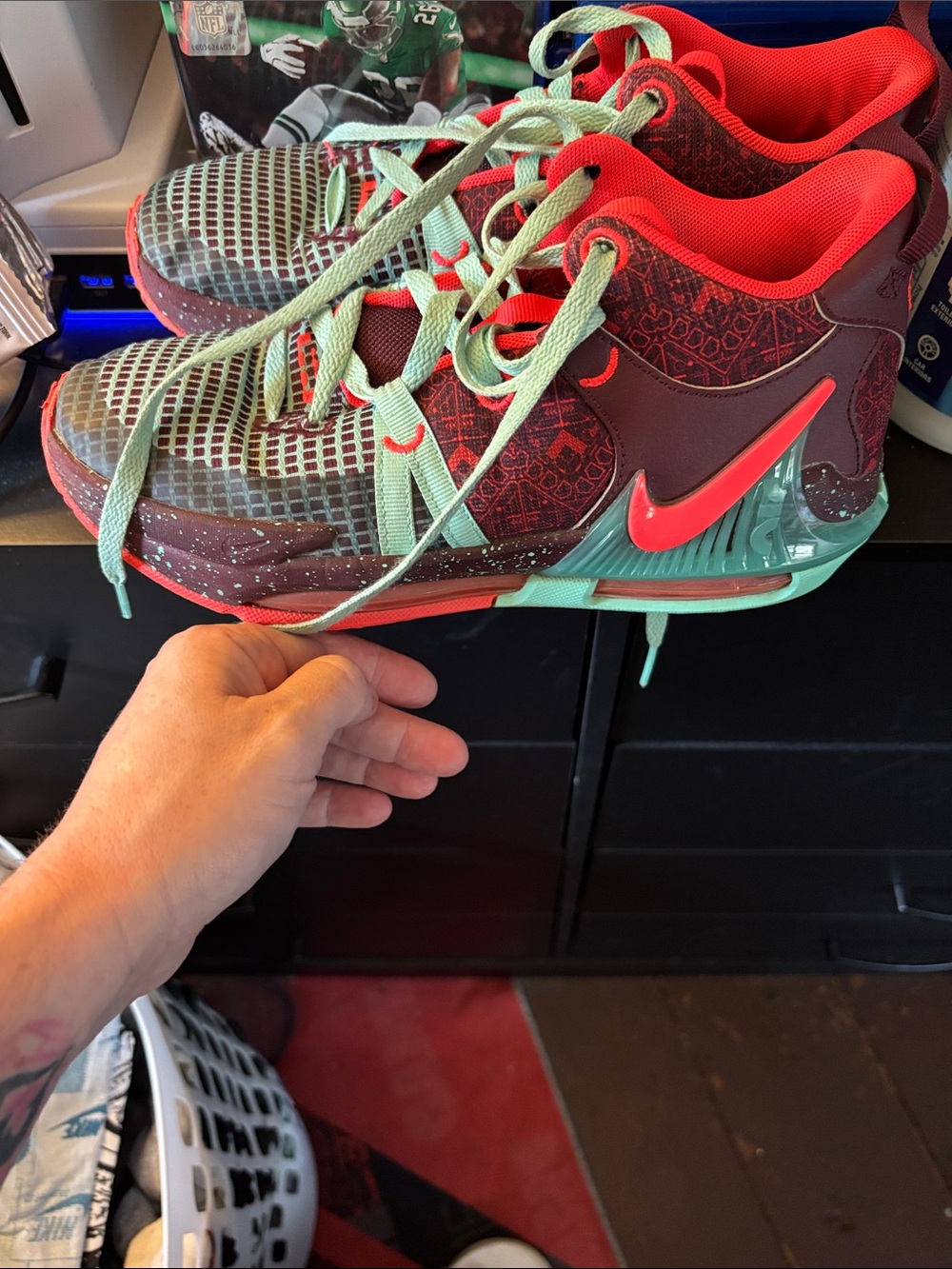 Nike Lebron Witness 7 SE GS “Team Red Jade” Youth Basketball Sneakers